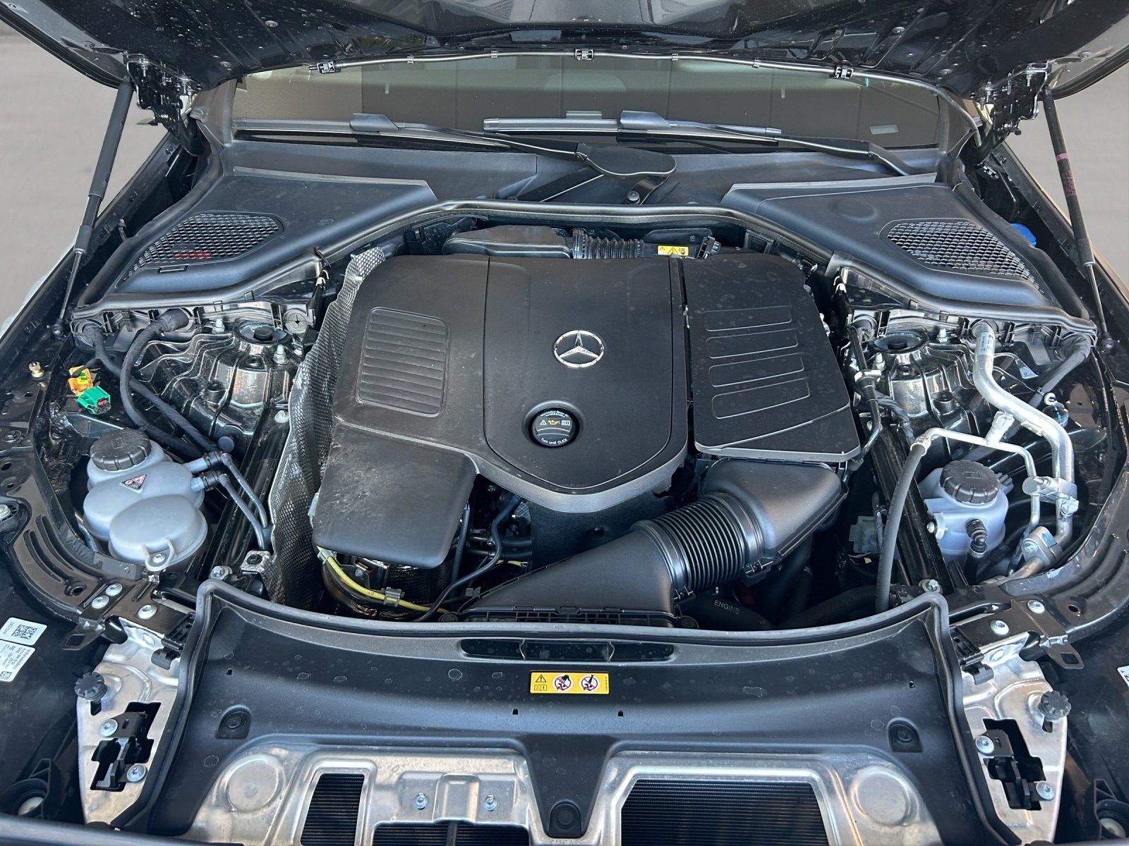 Fahrzeugabbildung Mercedes-Benz E 300e T Avantg Advanced DISTRO Burme LED Kamera