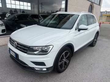 Volkswagen Tiguan - 1