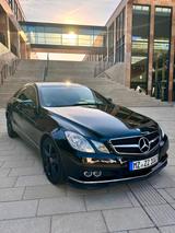 Mercedes-Benz E 200 CGI Coupé - Motor / Turbo neu für 10.000€ - aus 2010: Sportwagen