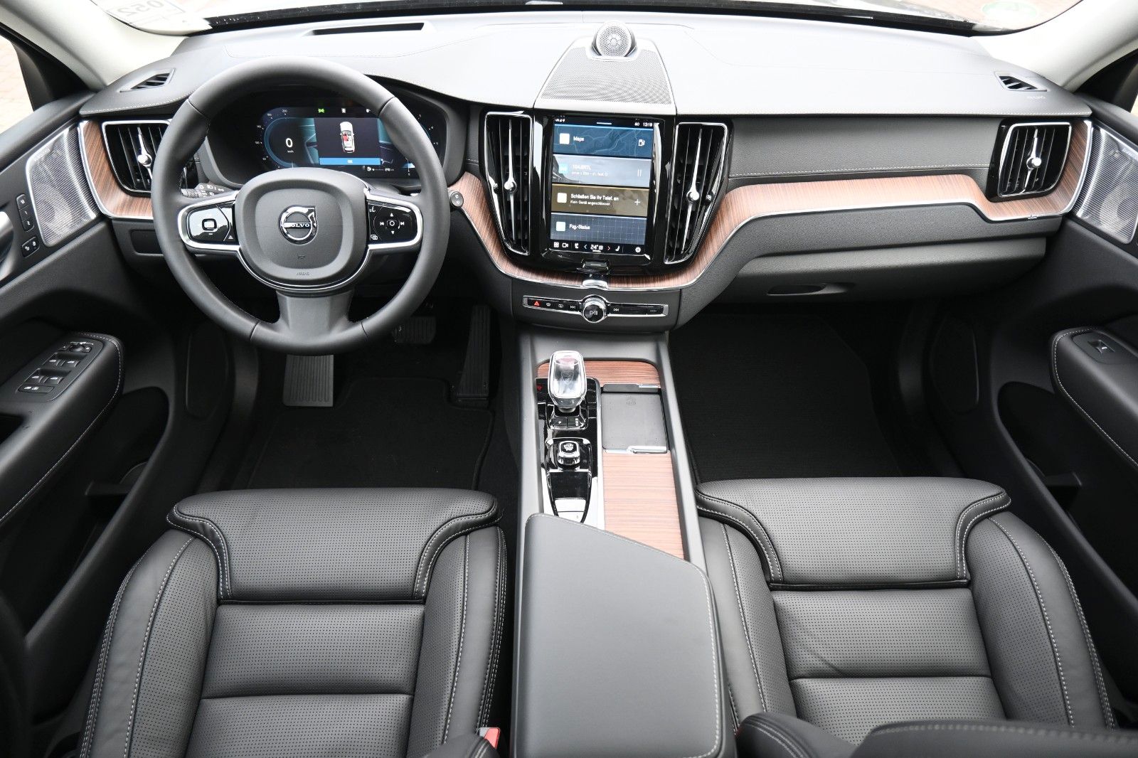 Fahrzeugabbildung Volvo XC60 B4D AWD Ultimate Dark*STDHZG*B&W*LUFT*ACC