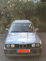 BMW E30 320i - BMW 320 mit Benzin-Antrieb: Coupé, E30 320i