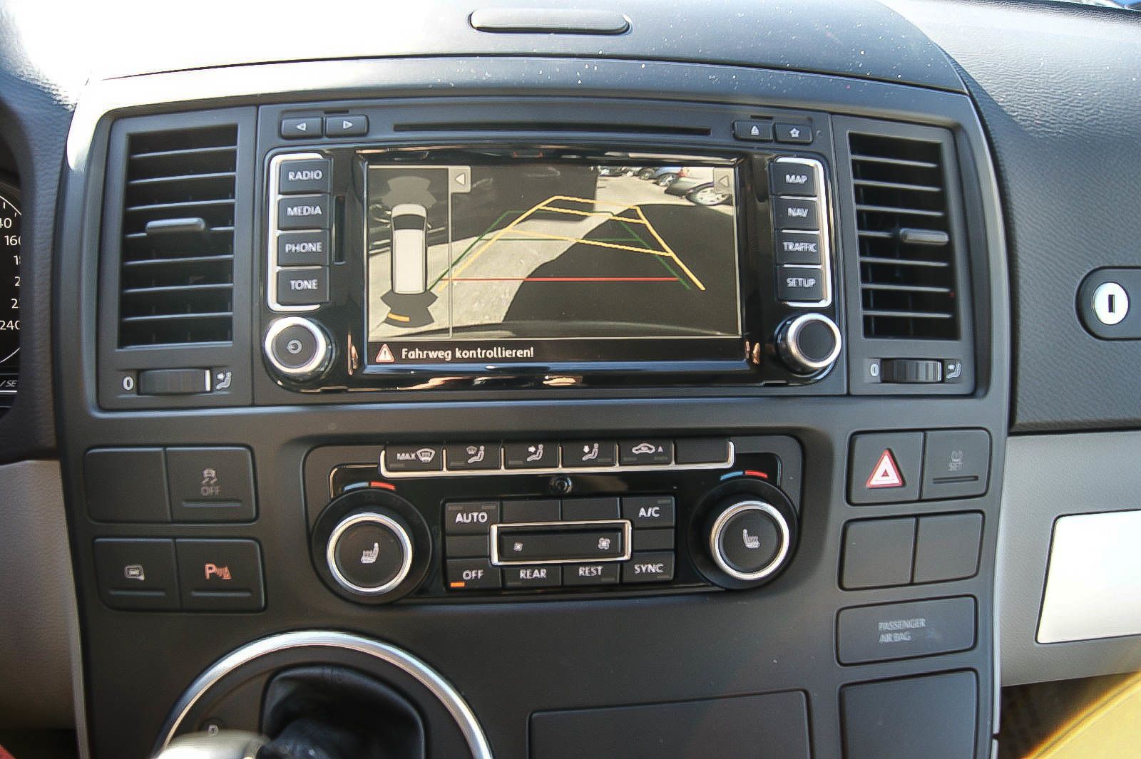 Fahrzeugabbildung Volkswagen T5 California EUROPE 4-Motion 20TDI AUFSTELLDACH