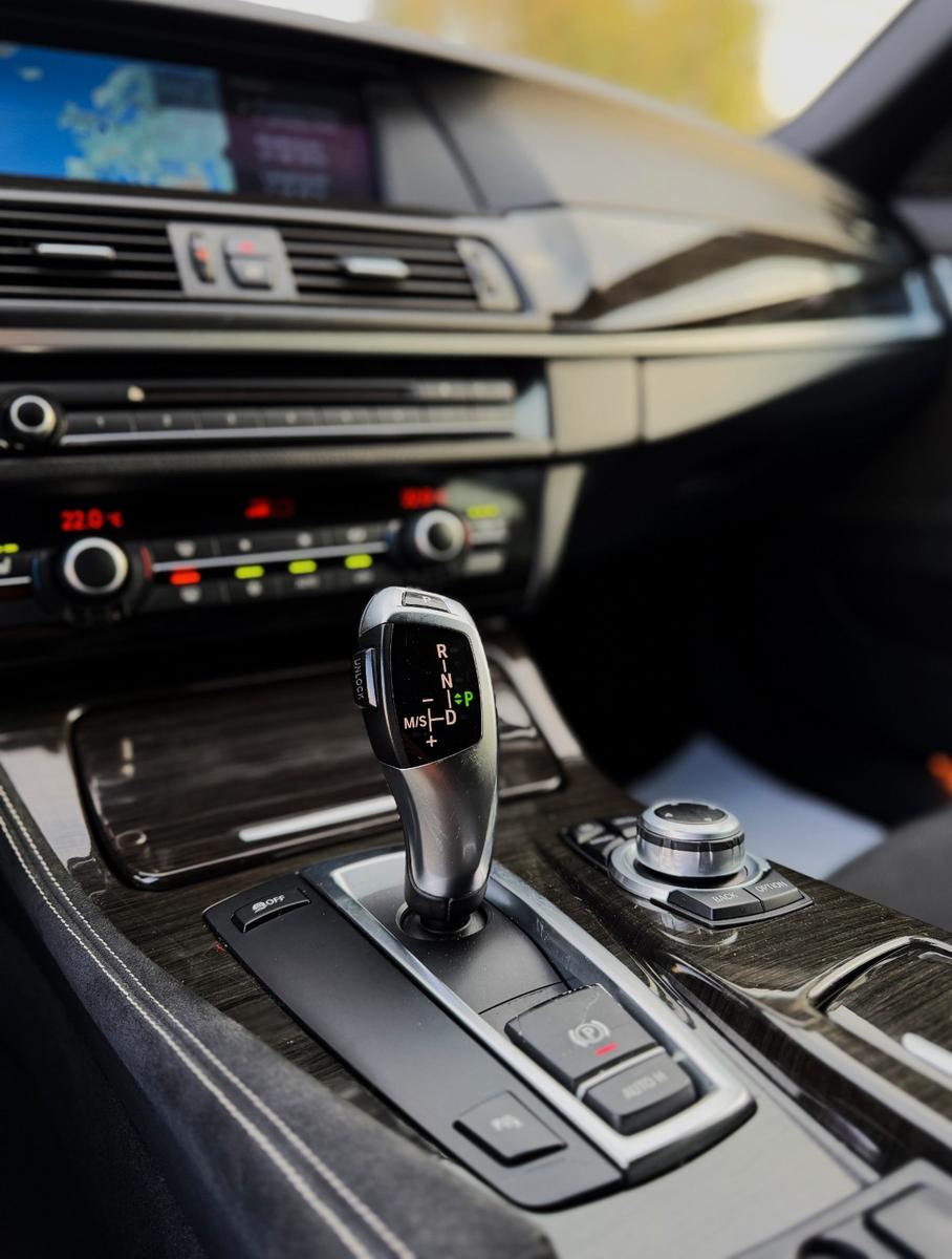 BMW 530d T°M-PAKET°PANO°BI XENON°HUD°ALCANTARA°AHK°