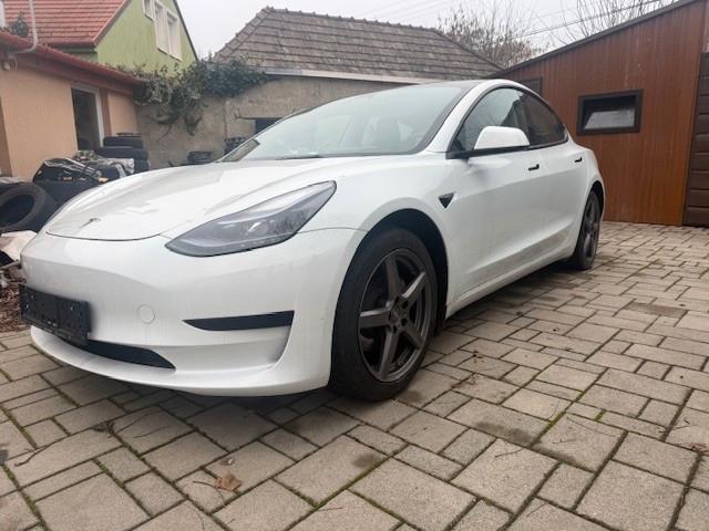 Tesla Model 3 Standard Range Plus RWD