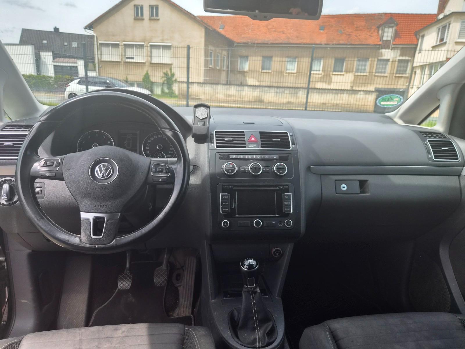 Volkswagen Touran 2014 — photo 14