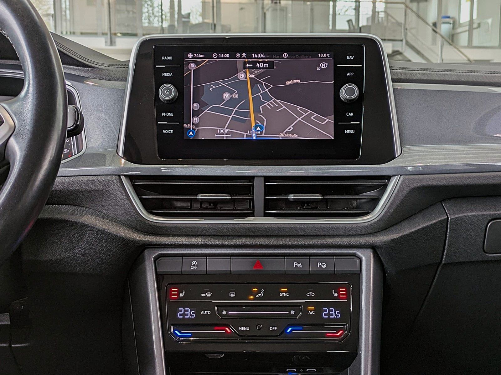 Fahrzeugabbildung Volkswagen T-Roc 2.0 TDI STYLE NAVI SHZ ACC LED CAM AHK