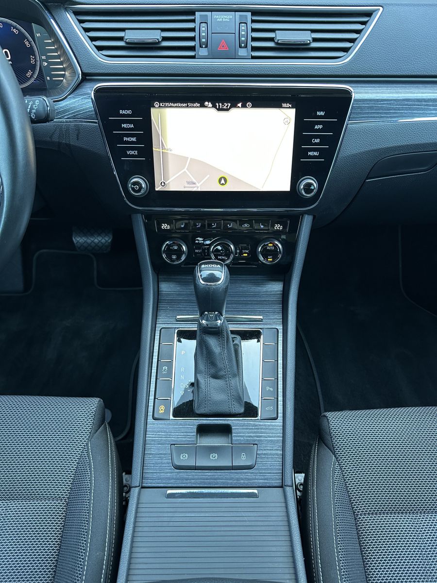 Fahrzeugabbildung SKODA Superb Combi 2.0 TSI DSG Style NAV+LED+ACC+AHK