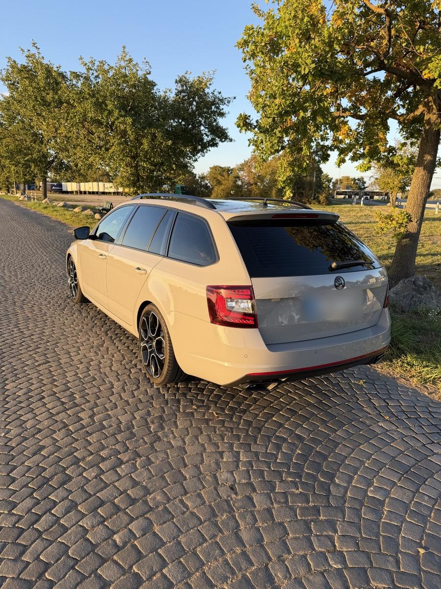 Skoda Octavia 2.0 TSI RS 245 Combi RS Canton