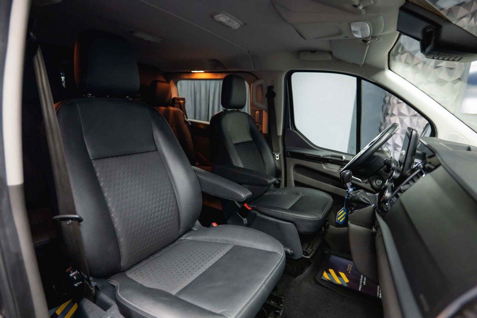 Fahrzeugabbildung Ford Transit Custom Kombi 320 L1 Mixto Sport *LED*19%