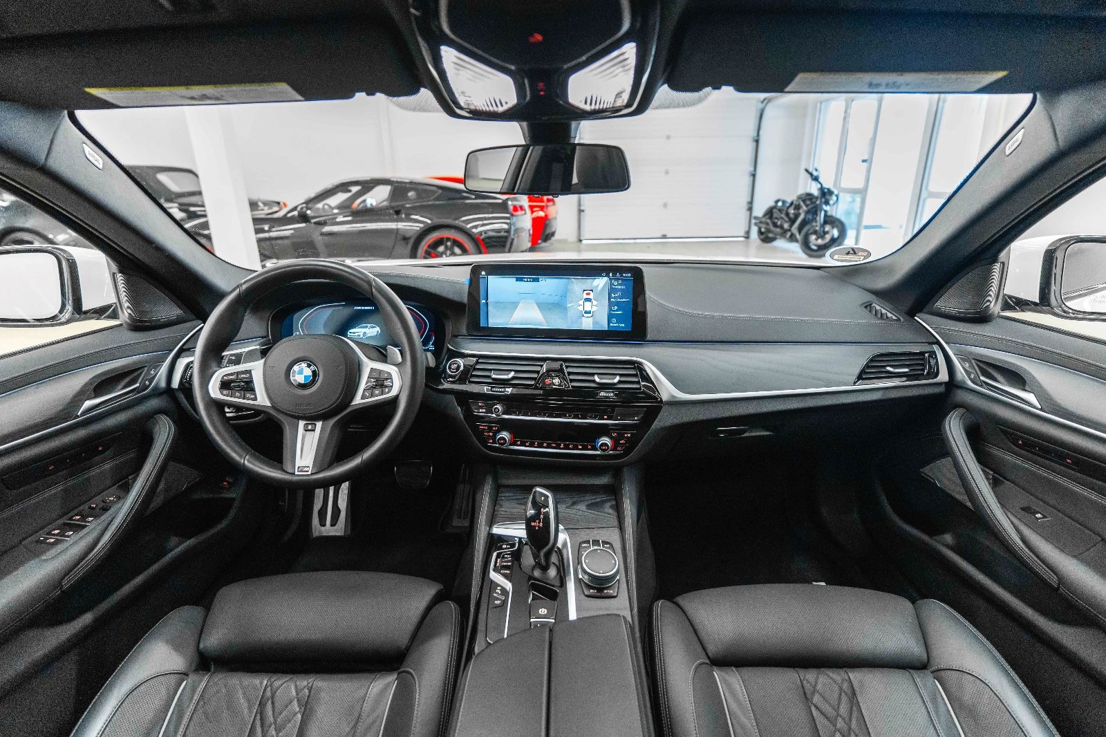 Fahrzeugabbildung BMW M550IX Massage Harman 360° Head UP LED NAV PDC