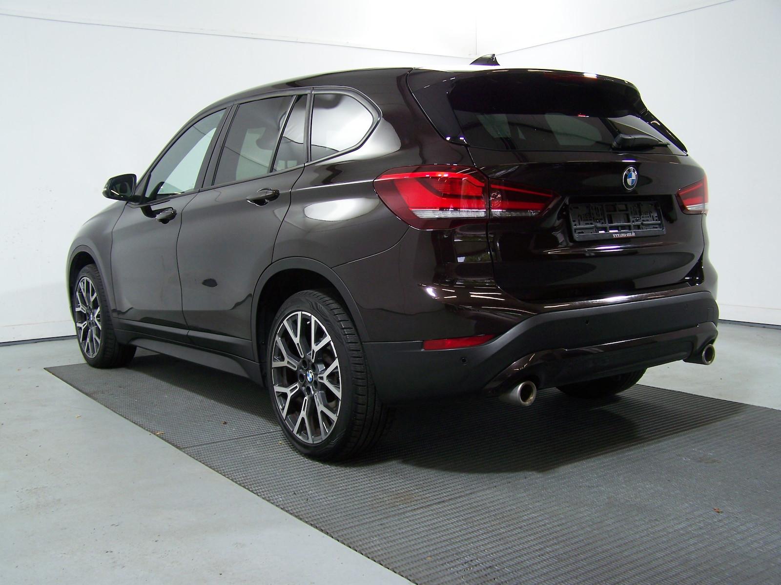 BMW X1 xDrive 20 i Advantage AUTOM PANOR+R19+LED+NAV
