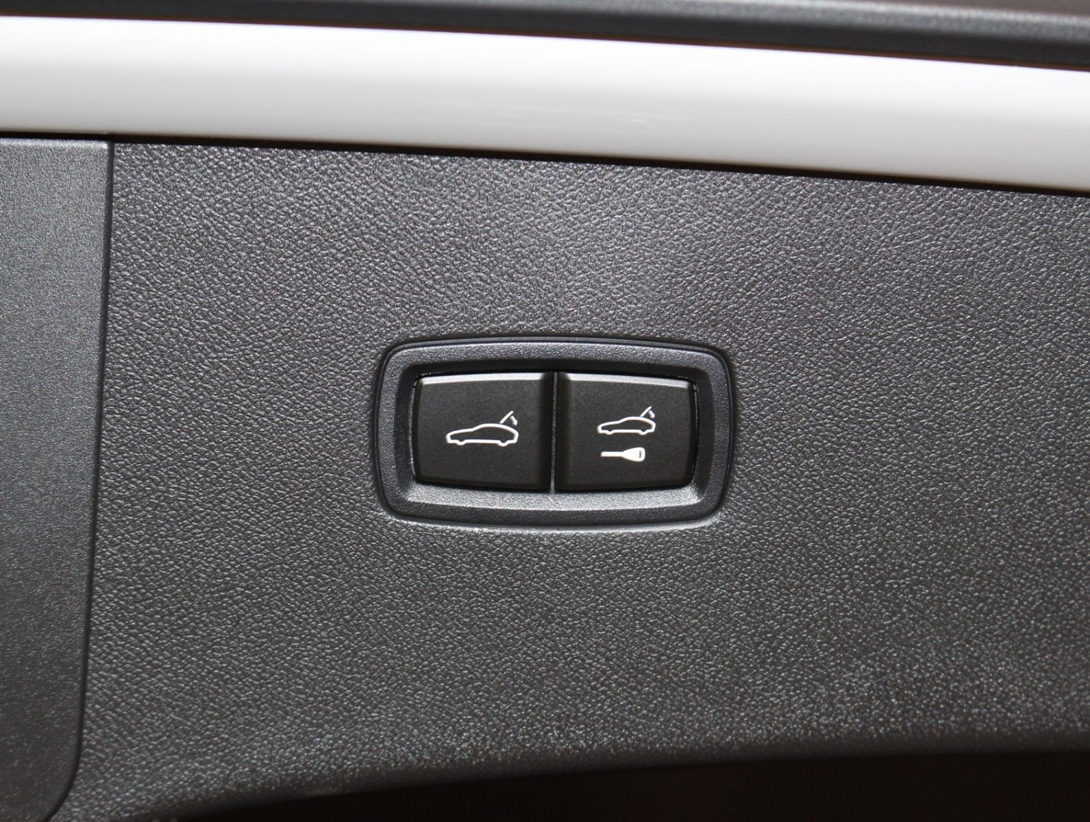 Fahrzeugabbildung Porsche Cayenne S Coupé Leichtbau-Sport-Paket Carbon