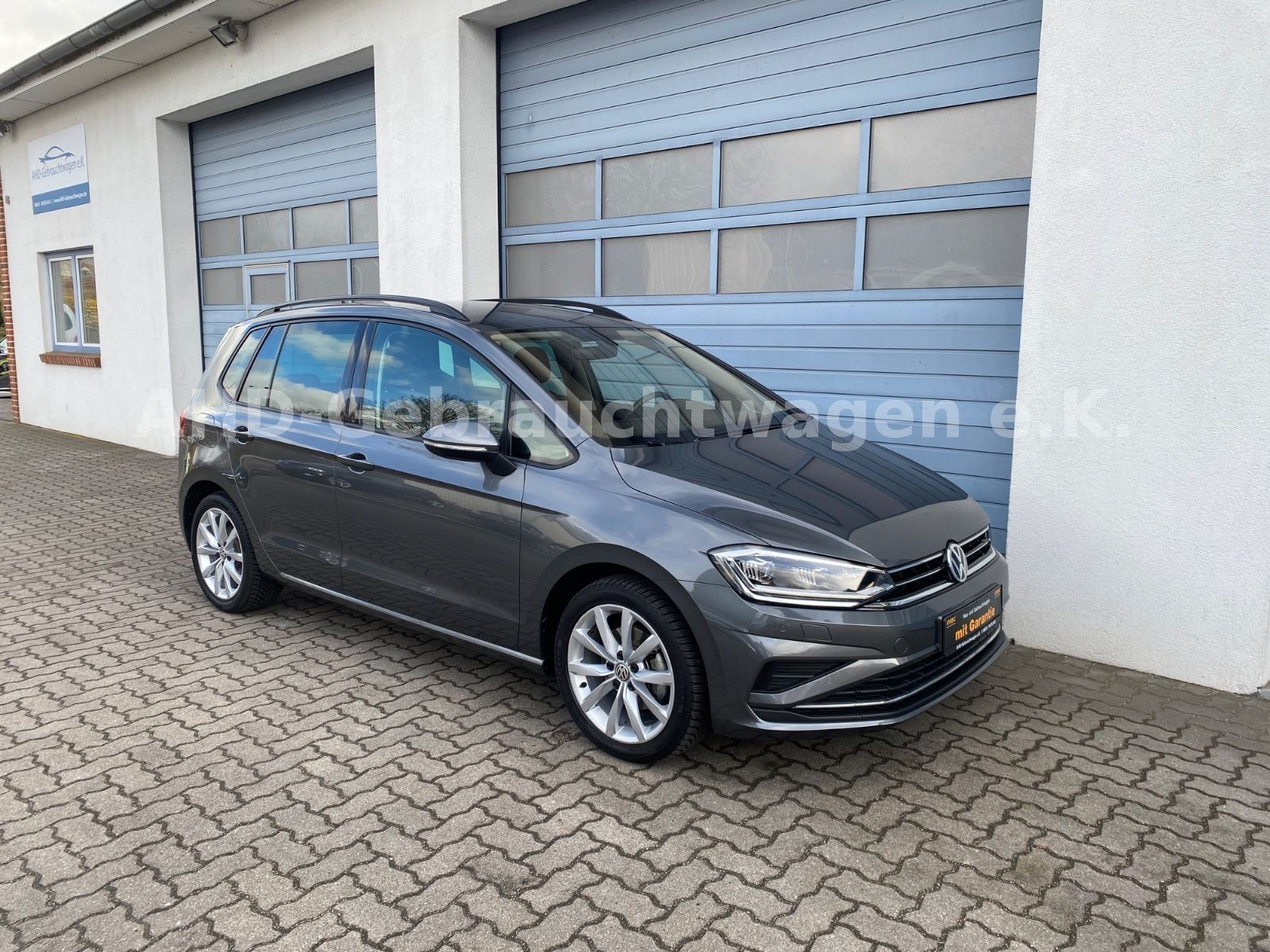 Fahrzeugabbildung Volkswagen Golf Sportsvan VII 1.5 TSI LED Navi PDC Kamera