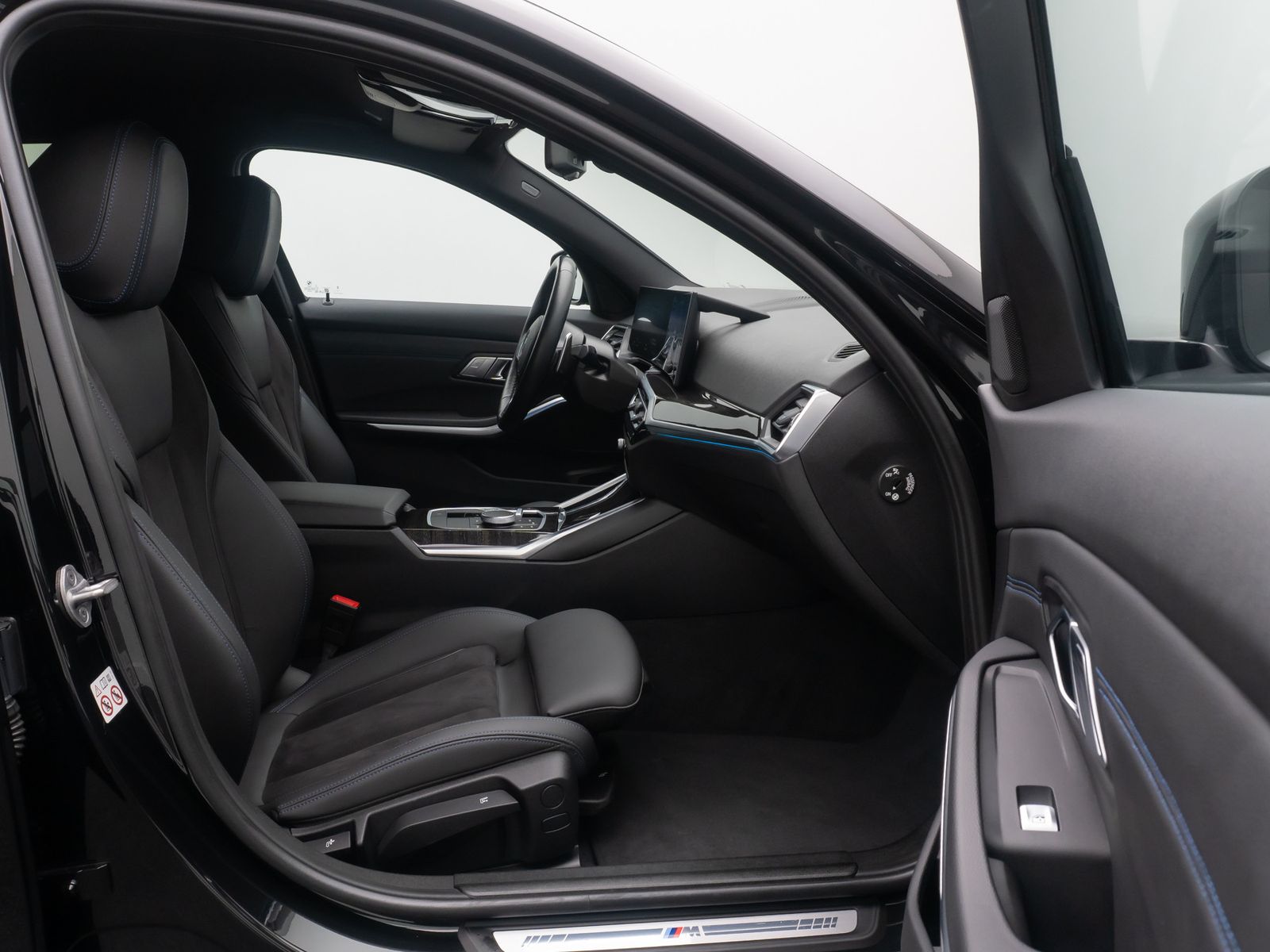 Fahrzeugabbildung BMW 320d MSport Alarm Komfort DAB HiFi Kamera 18Zoll