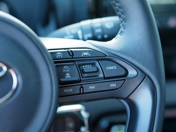 Bild 12 Toyota Yaris Hybrid Style,PDC v+h,Kamera, LED