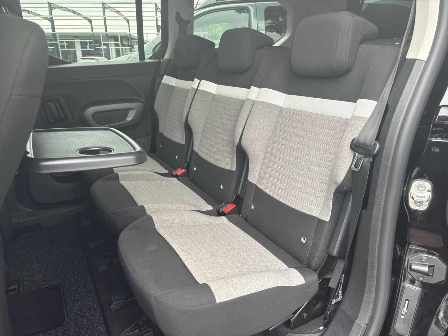 Fahrzeugabbildung Citroën Berlingo XL BlueHDi 130 EAT8 S&S Max Navi CarPla
