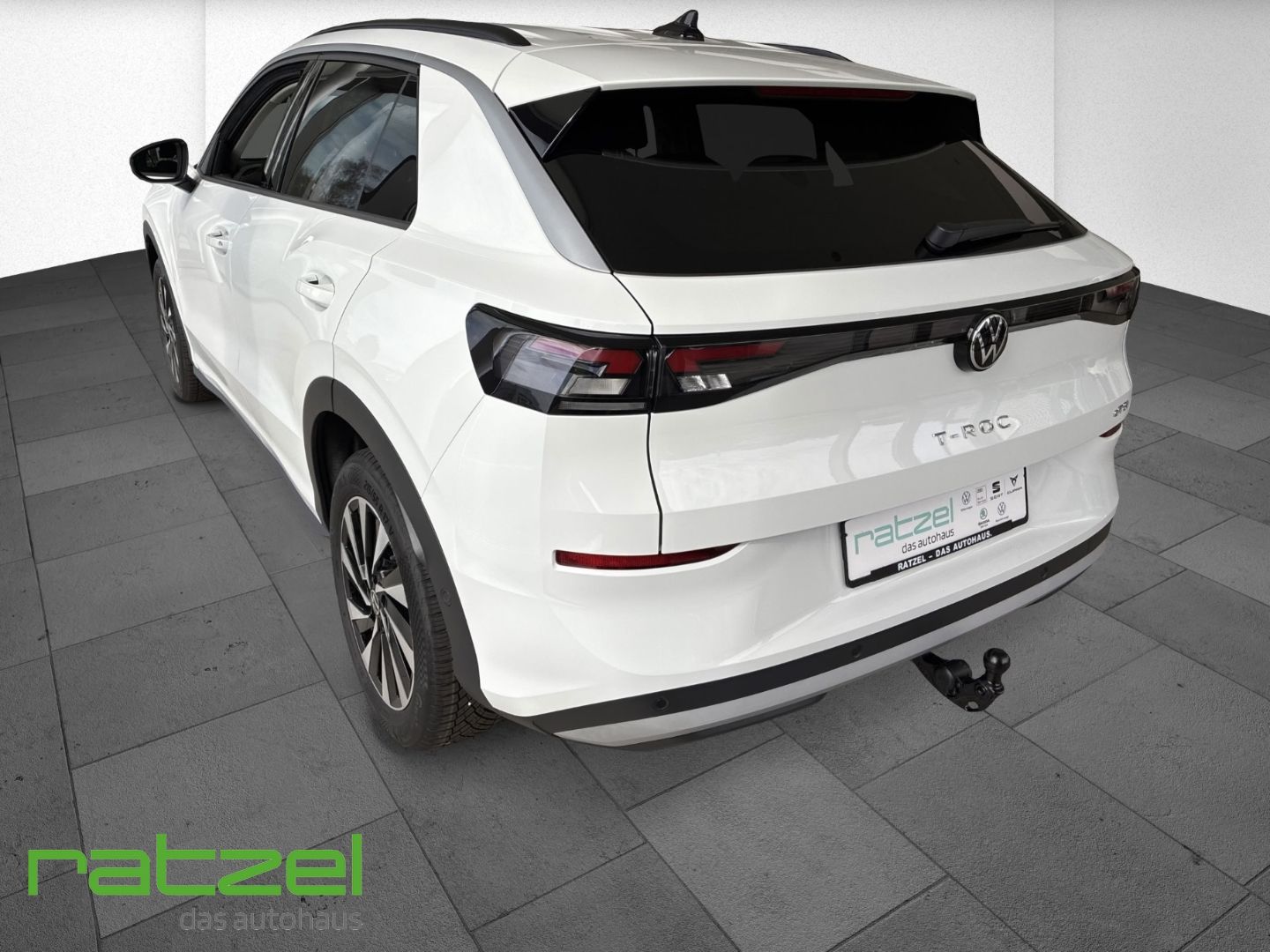 Fahrzeugabbildung Volkswagen T-Roc 1.5 eTSI AHK+Ganzjahresreifen+Navi