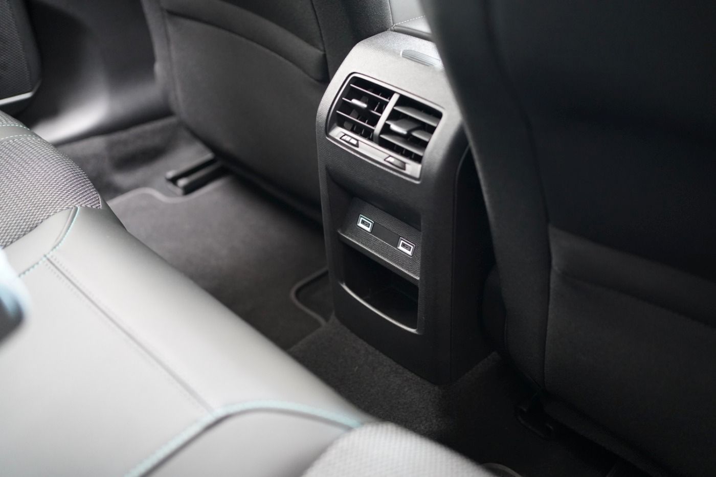 Fahrzeugabbildung Peugeot 308 SW Plug In Hybrid 180 Allure Automatik Navi