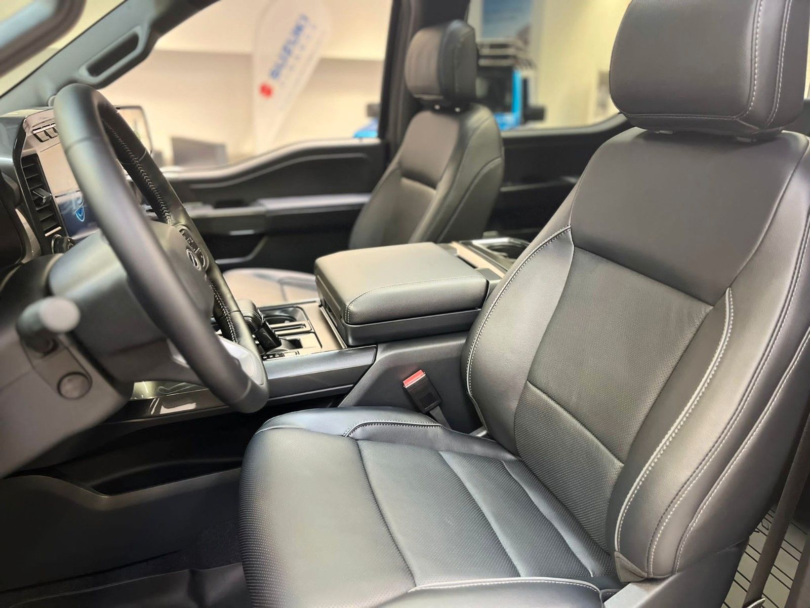 Fahrzeugabbildung Ford F-150 Lariat 5.0L V8 Supercrew 5,5" Black Ed.