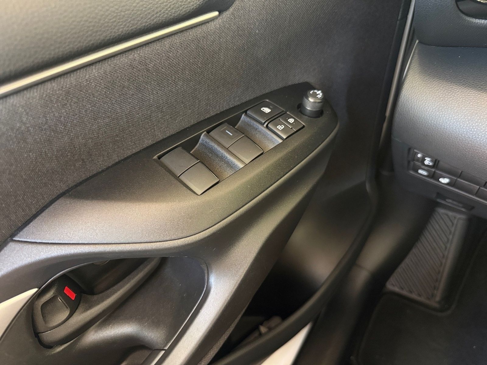 Fahrzeugabbildung Toyota Yaris 1.5 Business Edition KlimaA,Navi,SHZ,ACC