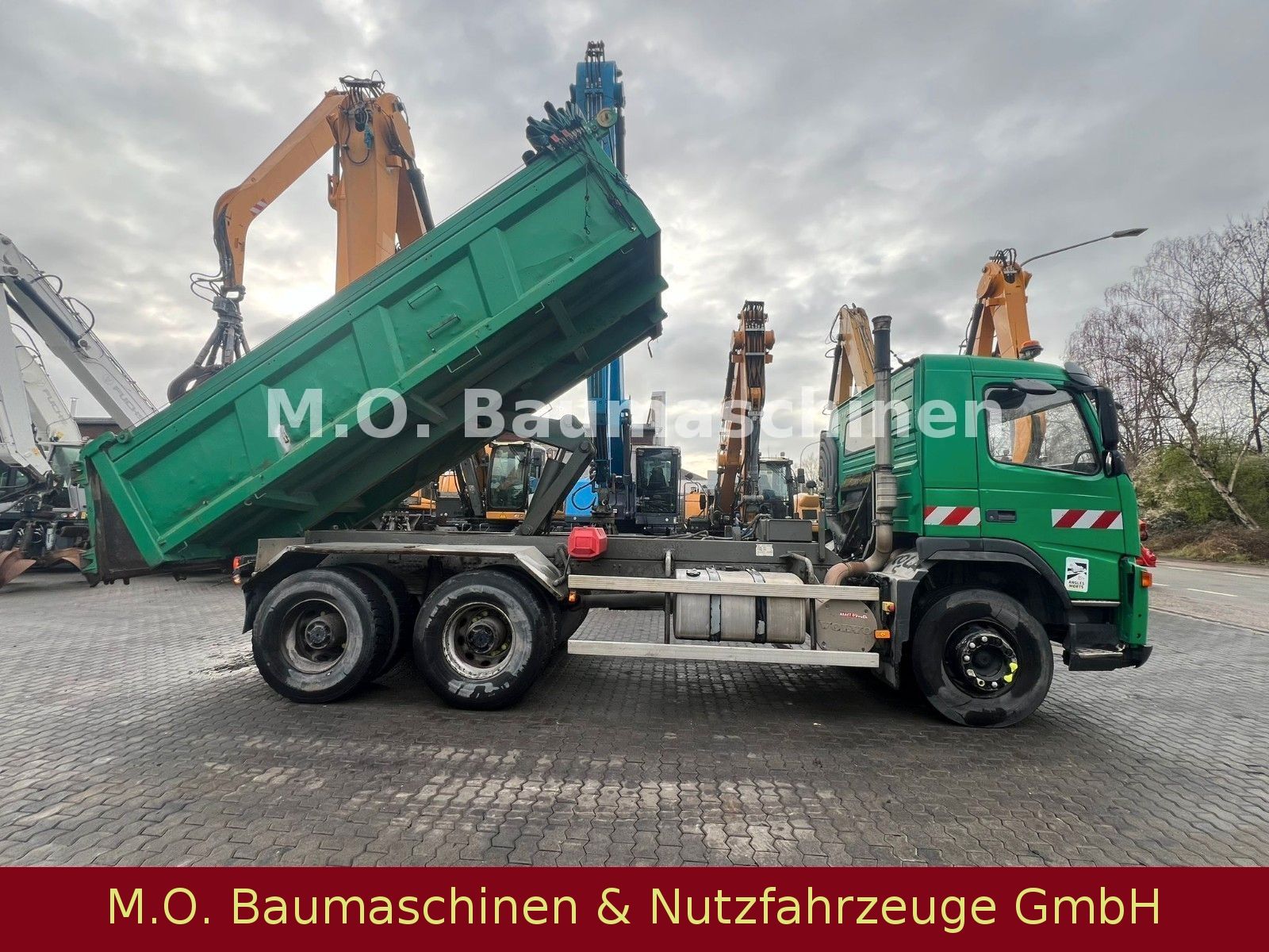 Fahrzeugabbildung Volvo FM12 / 6x4 / Plane /