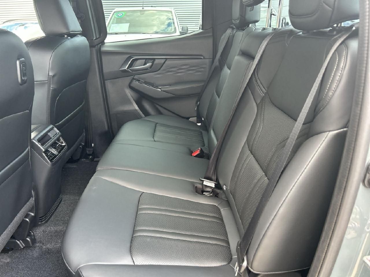 Fahrzeugabbildung Isuzu D-Max Space Cab 4WD V-CROSS 2,2