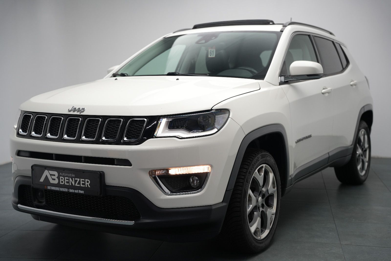 Fahrzeugabbildung Jeep Compass Limited 4WD /PANO/SHZ/L-HEIZ/PDC