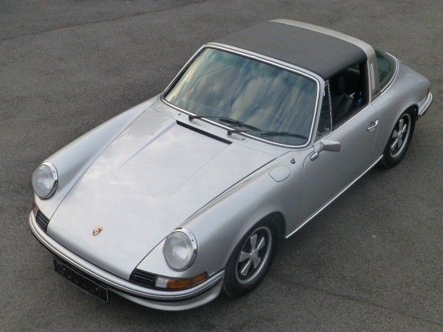 Porsche 911 2.4S Targa