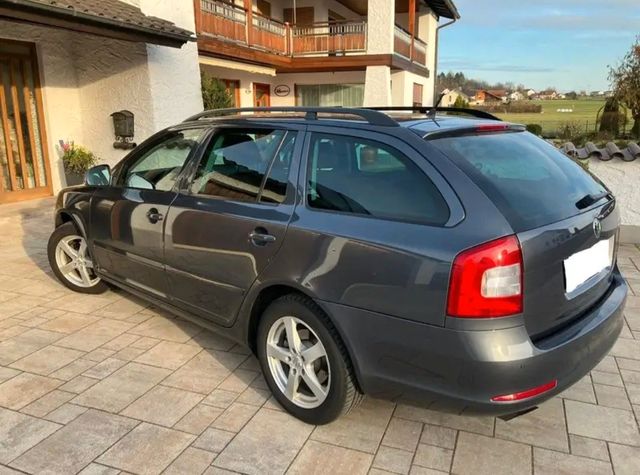 Skoda Octavia 2.0 TDI DSG Ambiente Combi Ambiente