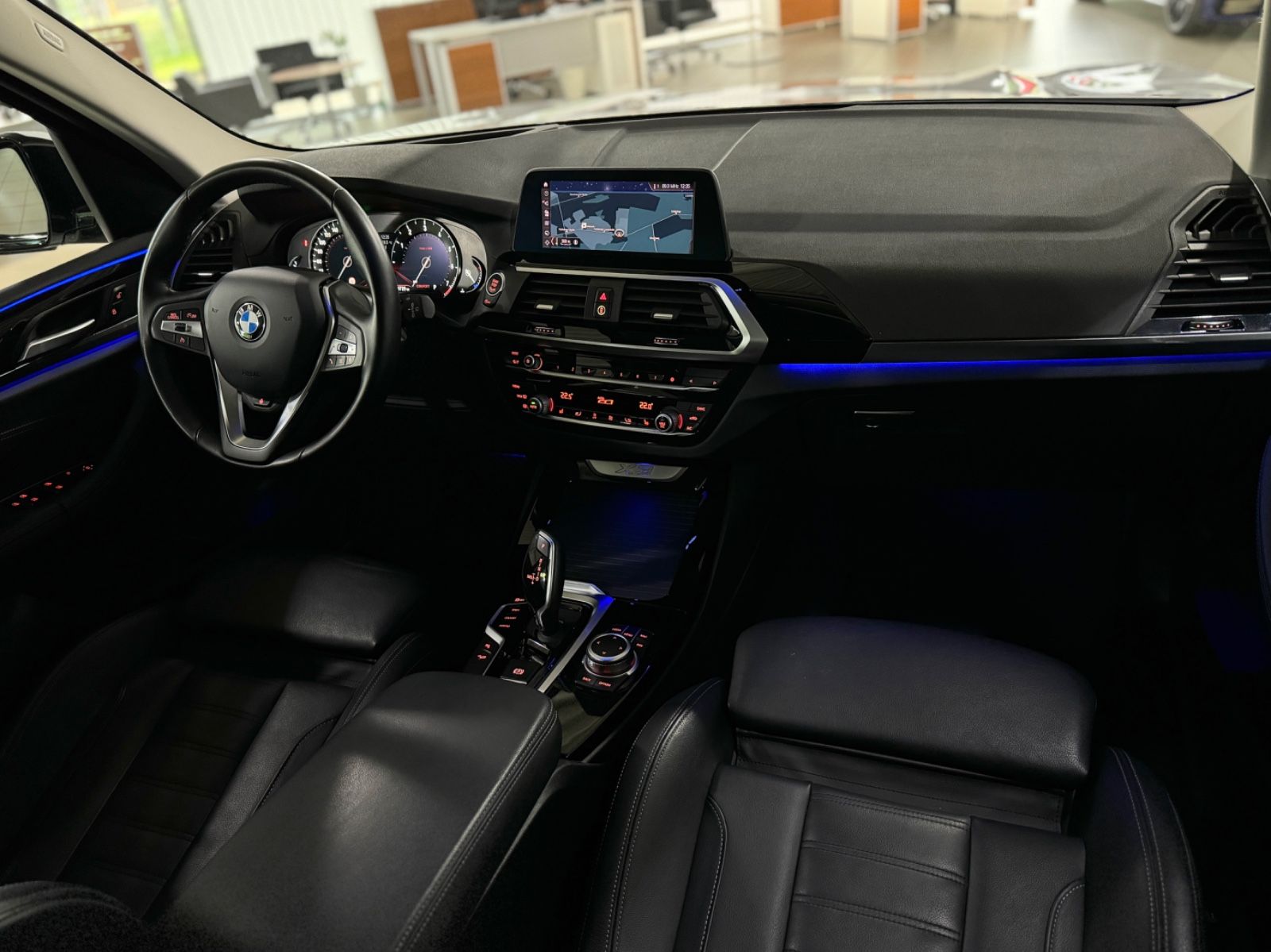 Fahrzeugabbildung BMW X3 xD20i xLine HUD CockPit+Komfort DrivAssis LED