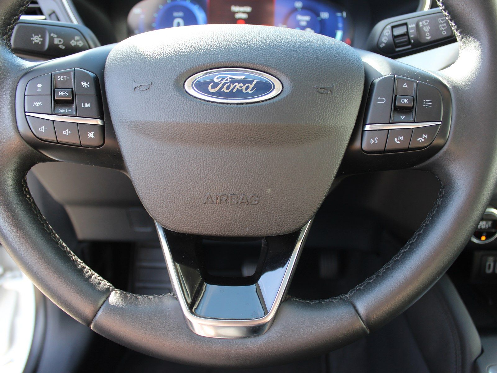 Fahrzeugabbildung Ford Kuga Plug-In Hybrid Titanium 2,5 Duratec