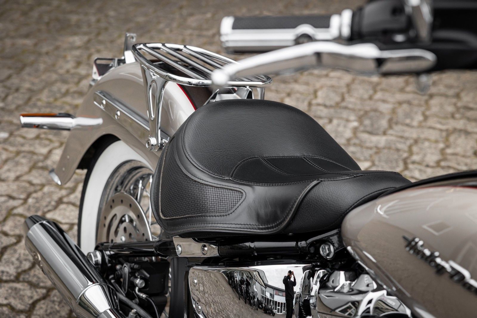 Fahrzeugabbildung Harley-Davidson SOFTAIL DELUXE FLDE - JEKILL & HYDE - NEUWERTIG