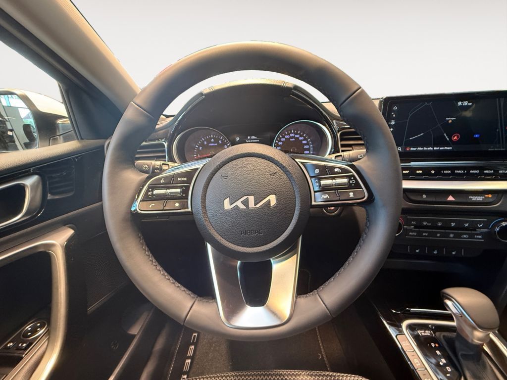 Fahrzeugabbildung Kia Ceed 1.5 T-GDI (48V Mild-Hybrid) DCT7 Ultimate E