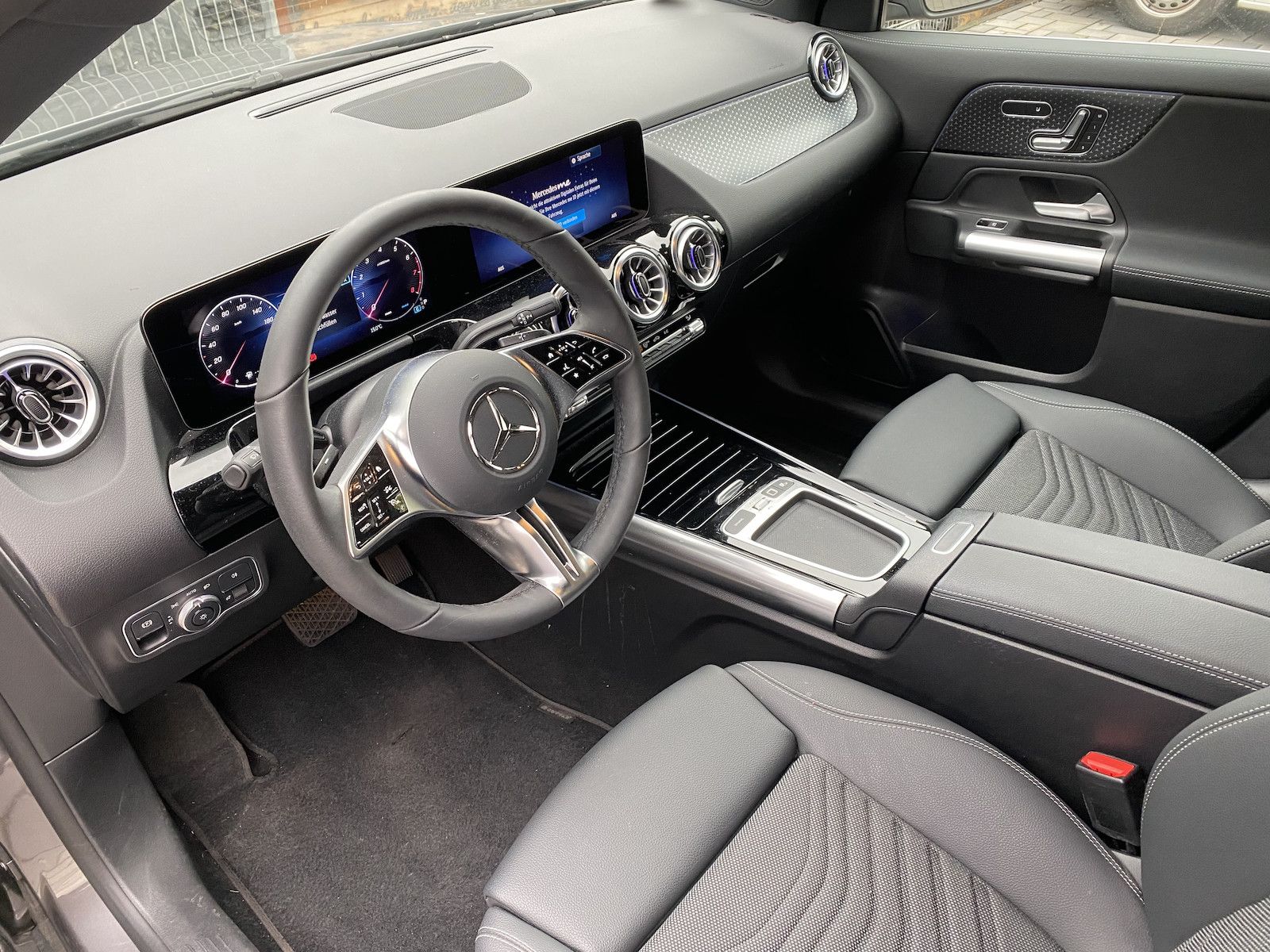 Fahrzeugabbildung Mercedes-Benz GLA 250 4M Progressive Advanced+/