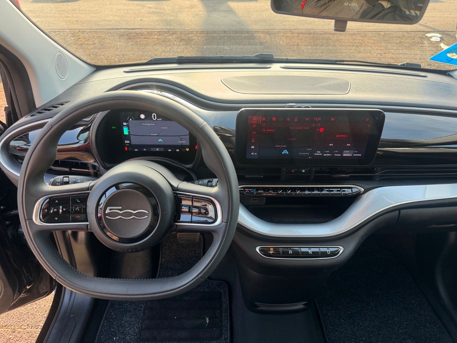 Fahrzeugabbildung Fiat 500e Icon NAVI GLASDACH KLIMA DAB 118PS