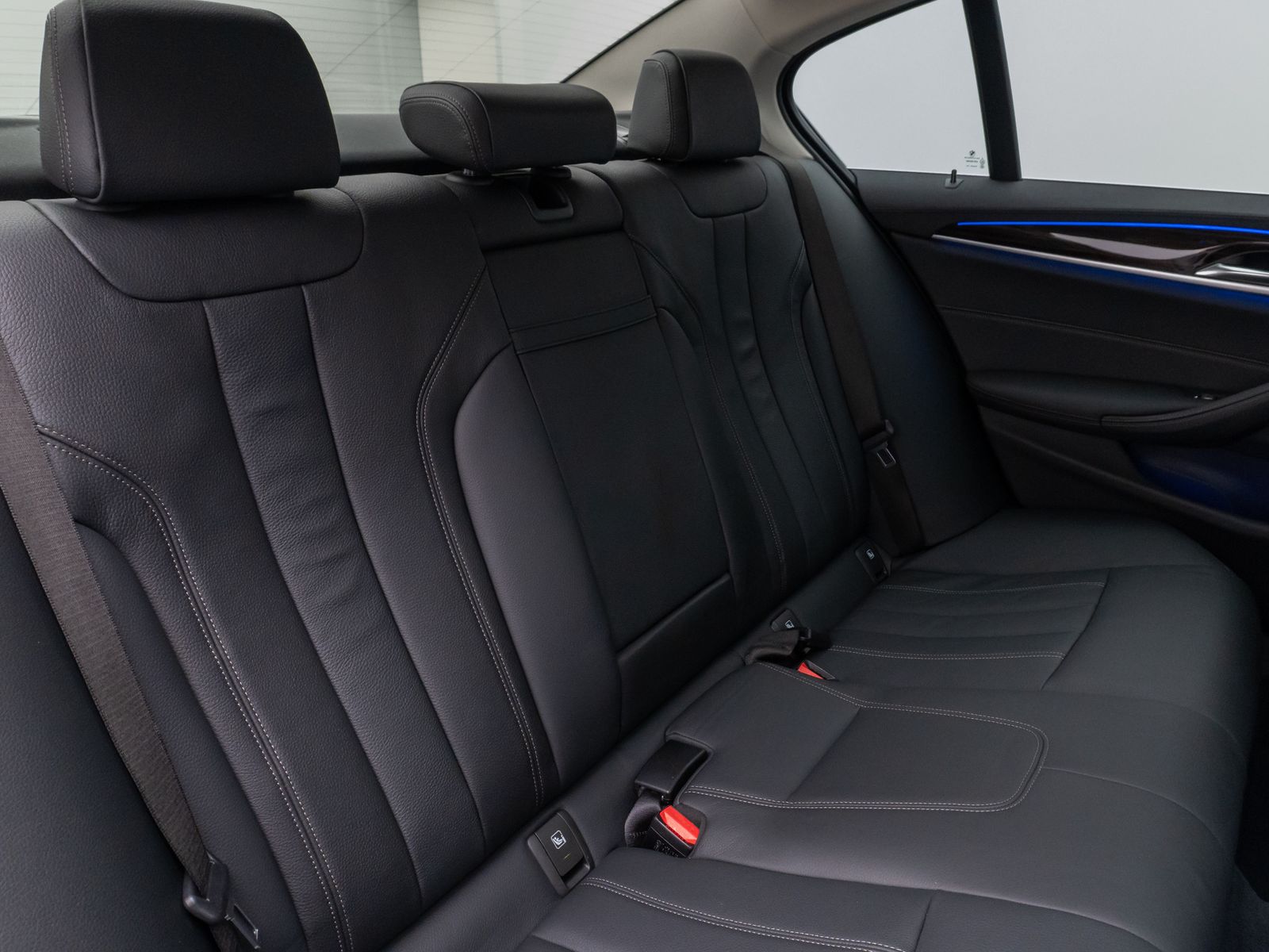 Fahrzeugabbildung BMW 530e xD LuxuryLine 360°Glasdach HUD HiFi Massage
