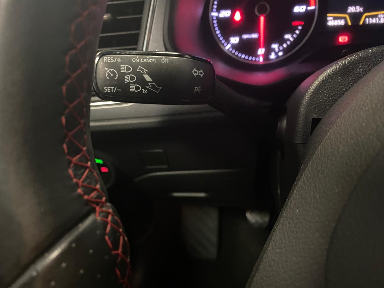 Fahrzeugabbildung SEAT Leon FR 2.0 TDI 184PS+APP+19"+NAVI+SHZ+LED+PDC++