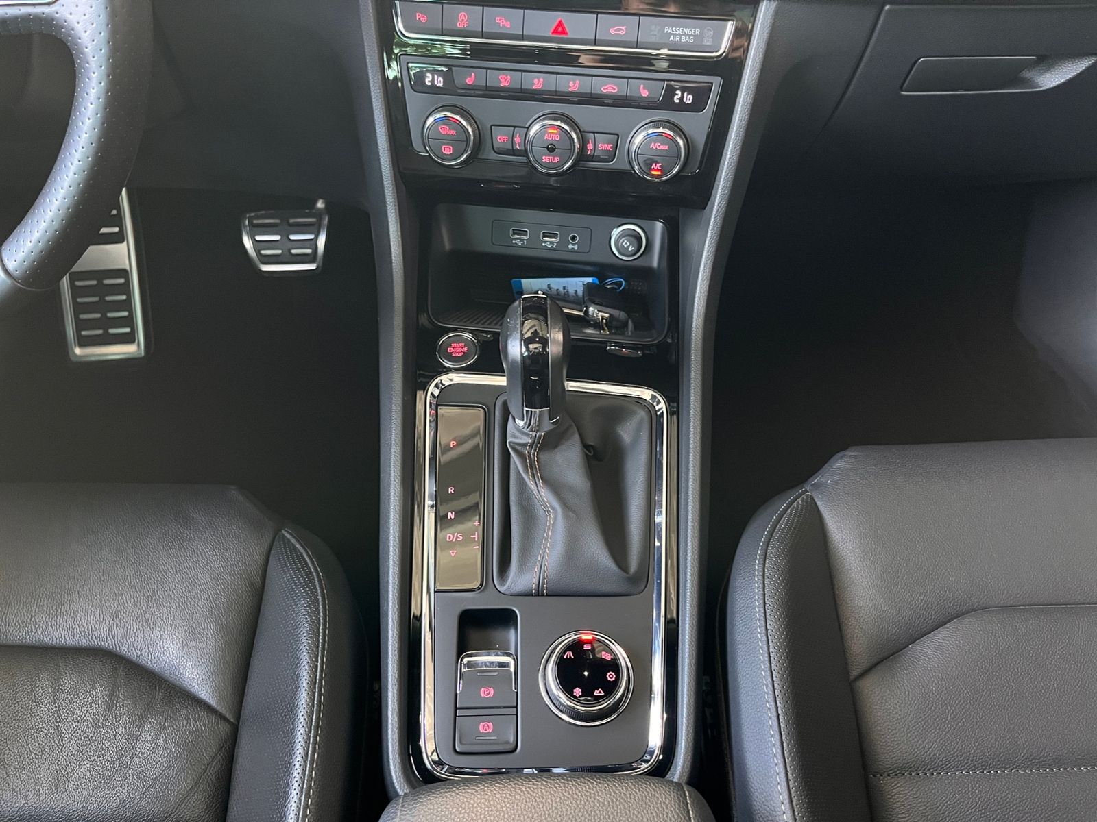 Fahrzeugabbildung CUPRA Ateca 4Drive PANO LED NAVI LEDER 360°