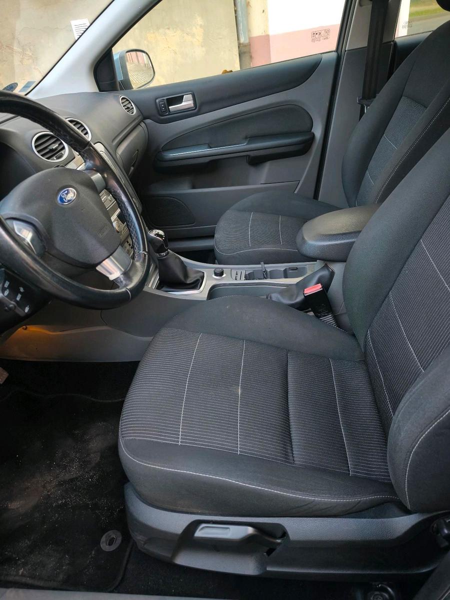 Ford Focus 2009 — photo 9