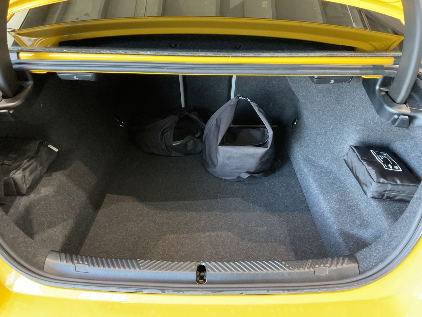 Fahrzeugabbildung BMW M5 Limousine |Sitzbelüftung vorn |M Carbon-Keram