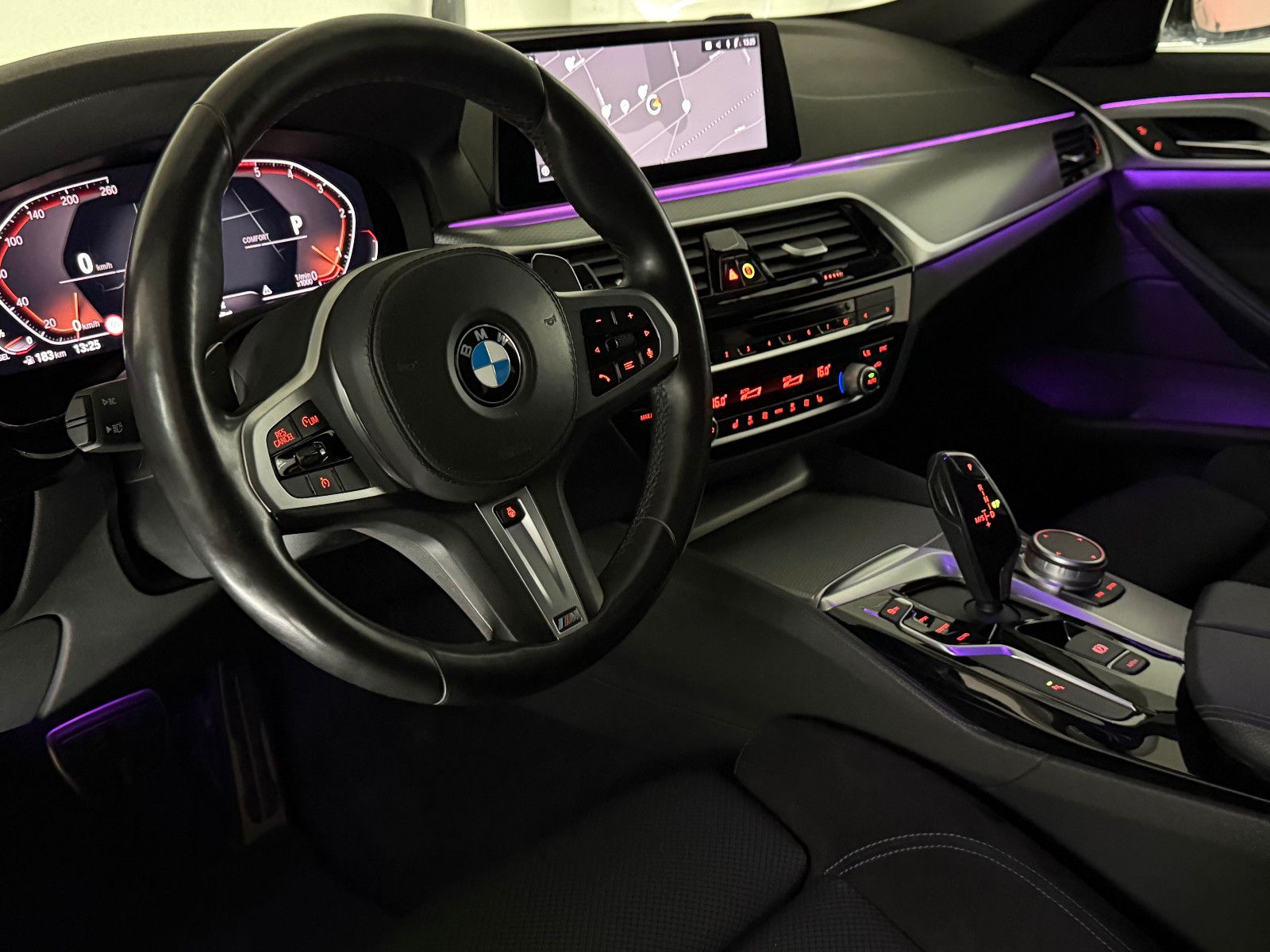 Fahrzeugabbildung BMW 530 d M SPORT/LED/NAVI PROF/STHZ/LIVE COCKPIT
