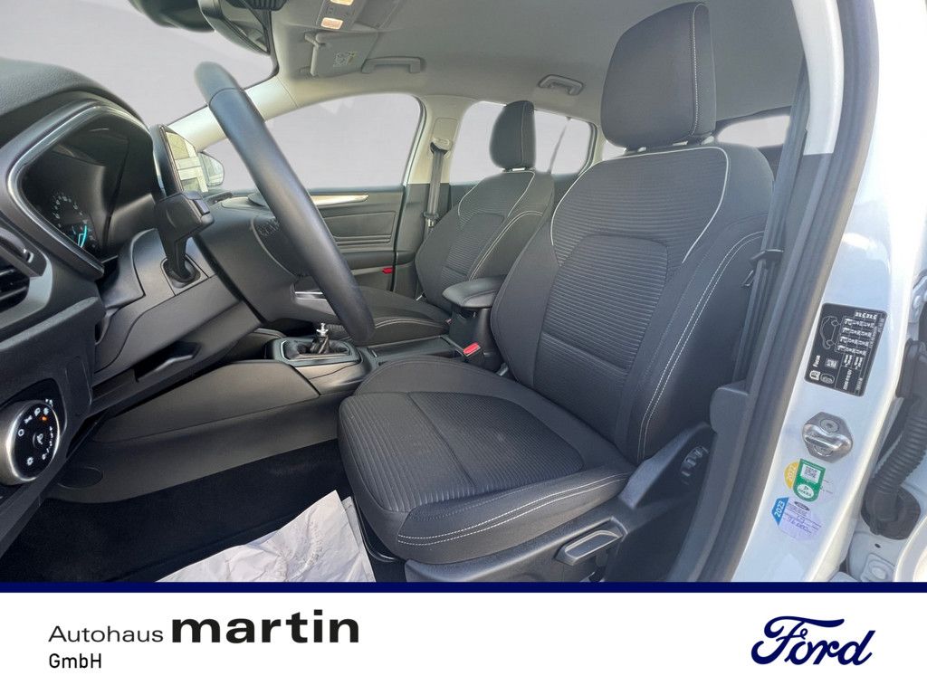 Fahrzeugabbildung Ford Focus 1.5 EcoBlue Titanium SHZ PDC NAVI LED ACC