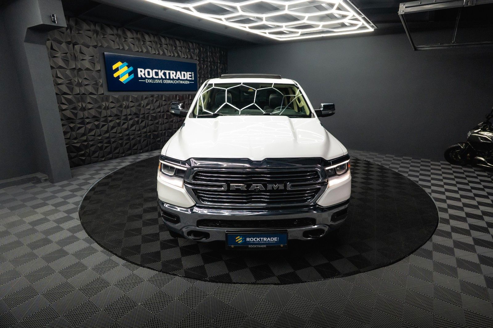 Fahrzeugabbildung Dodge RAM 5.7 V8 HEMI 4x4 LARAMIE LPG *Unfallfrei*Pano