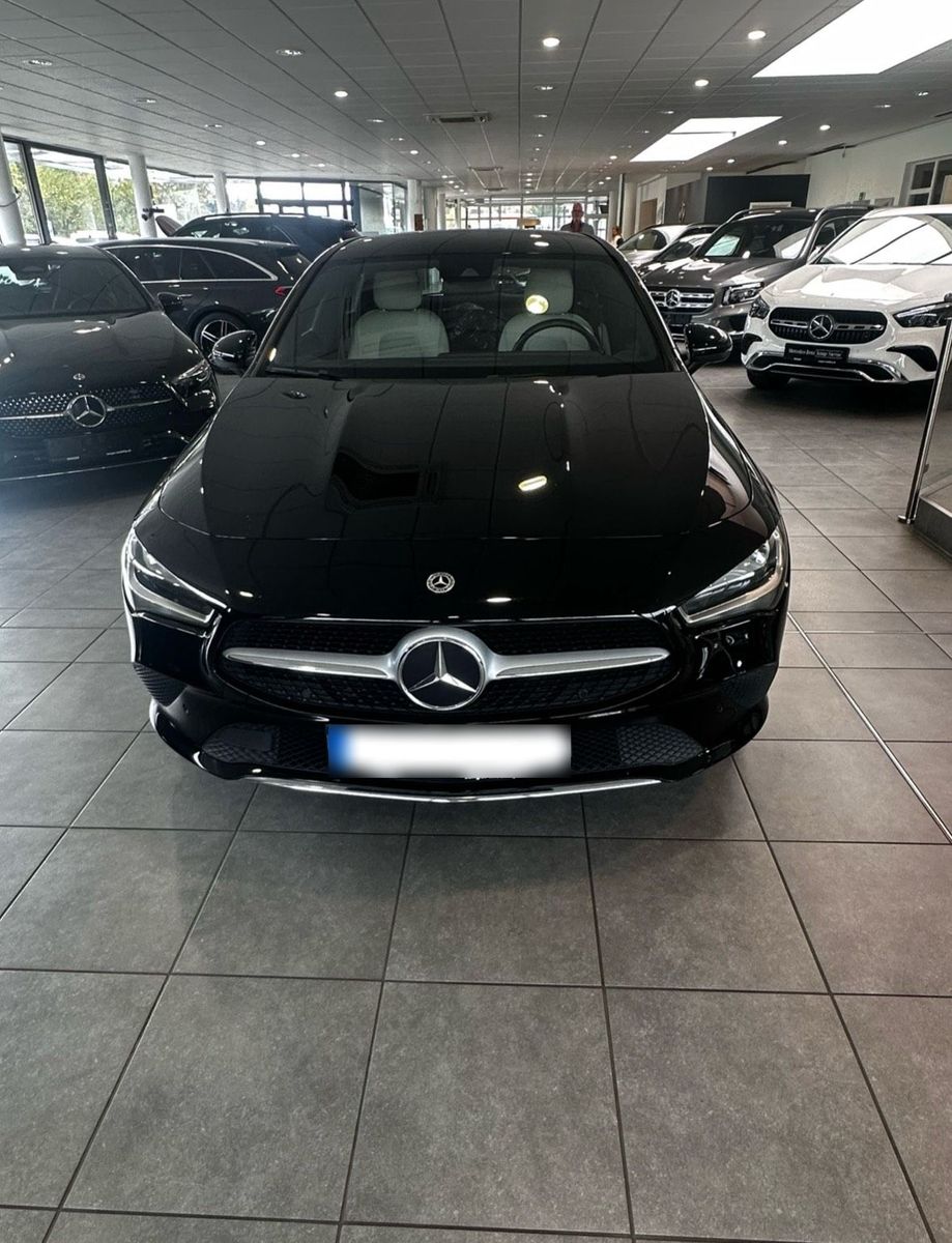 MERCEDES-BENZ CLA220d 4 Matic Junge Sterne Garantie/Sche...