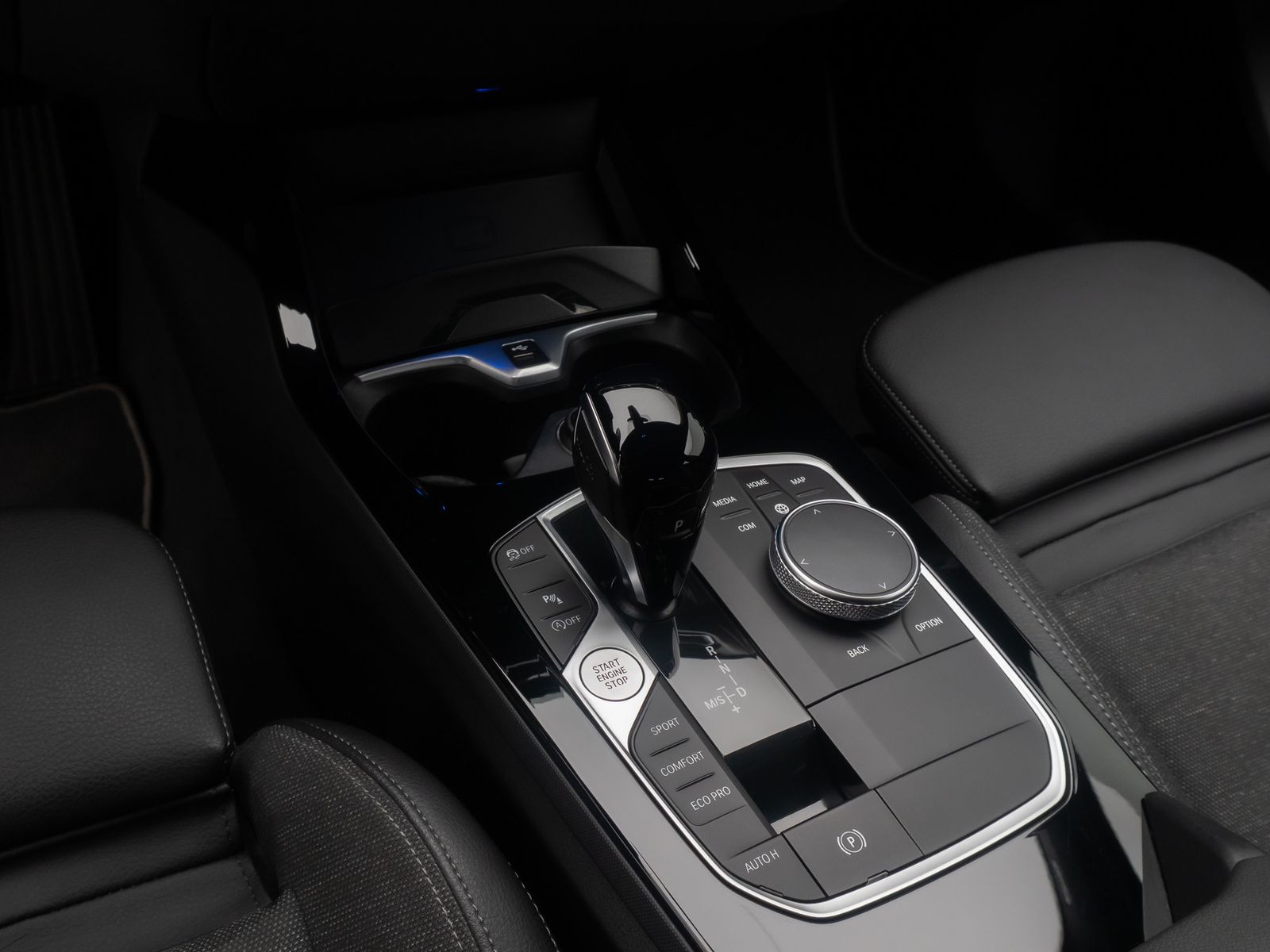 Fahrzeugabbildung BMW 120i Sport Line DAB Kamera AHK LED DriveAss WLAN