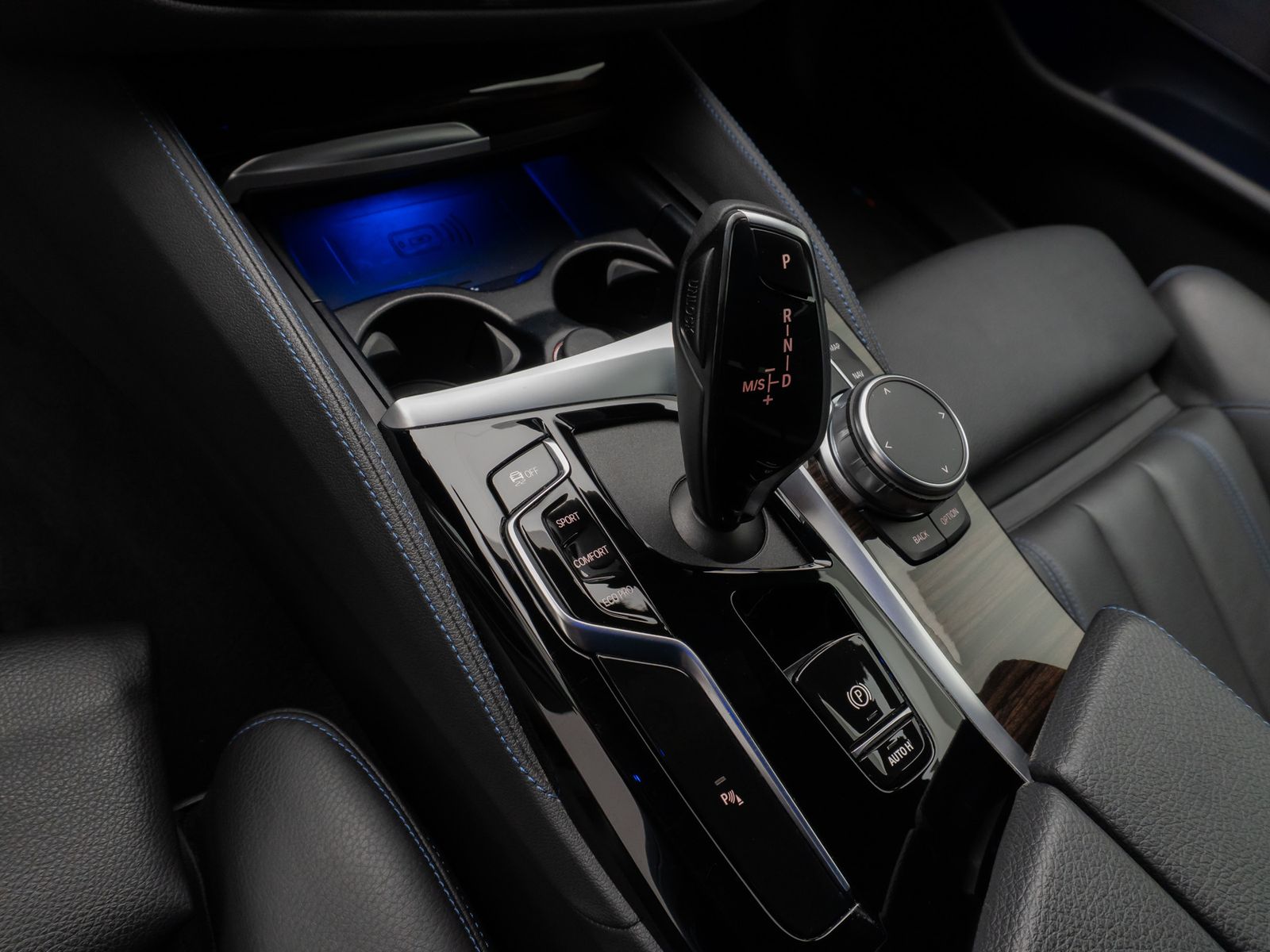 Fahrzeugabbildung BMW 540i xD M Sport Kamera DAB H/K Lenkrhzg Alarm