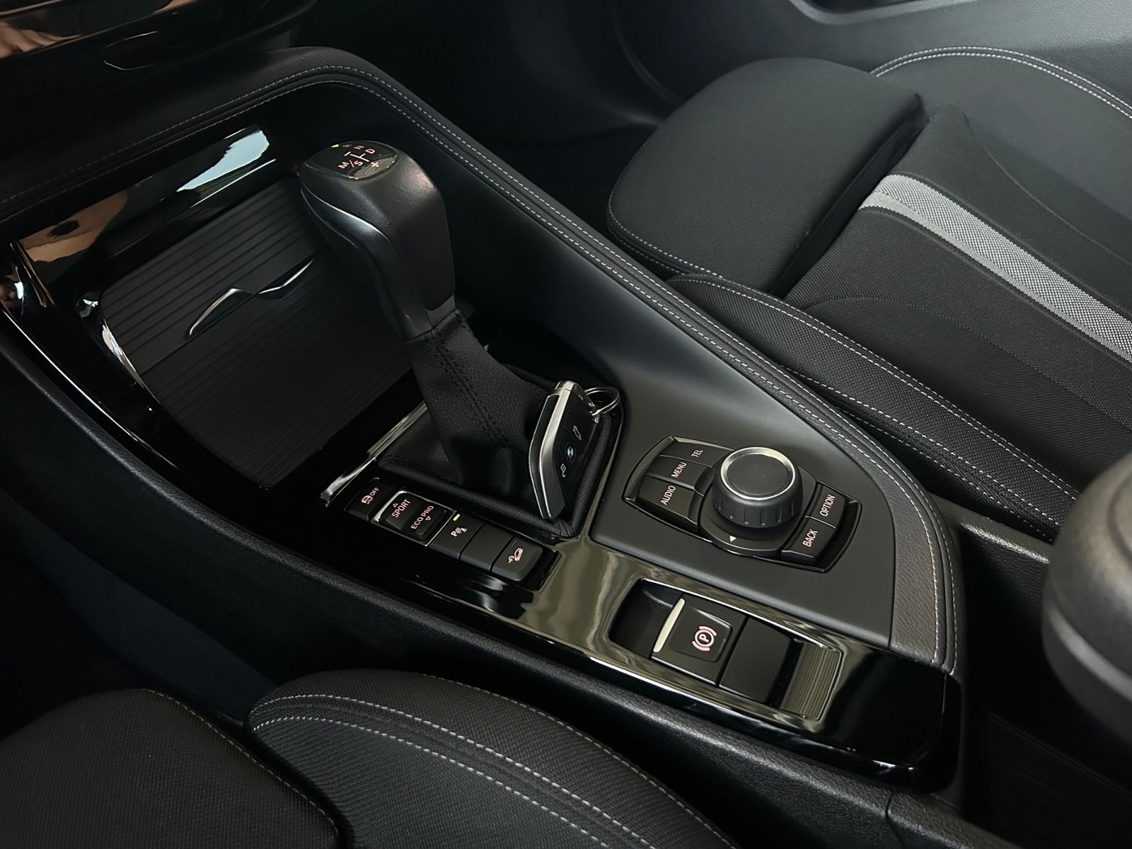 Fahrzeugabbildung BMW X1 xDrive 18 d Sport Line RFK LED ALU