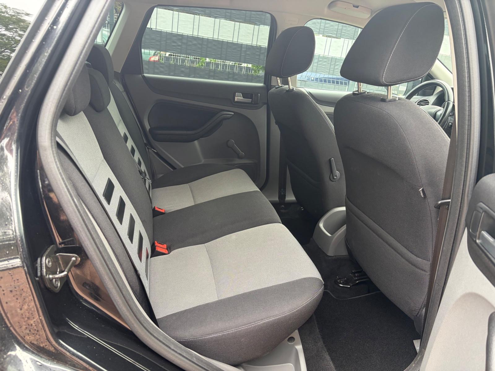 Ford Focus 2009 — photo 8