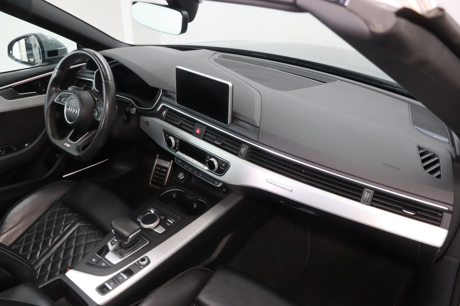 Fahrzeugabbildung Audi A5 Cabriolet 3.0 TDI Quattro S-line