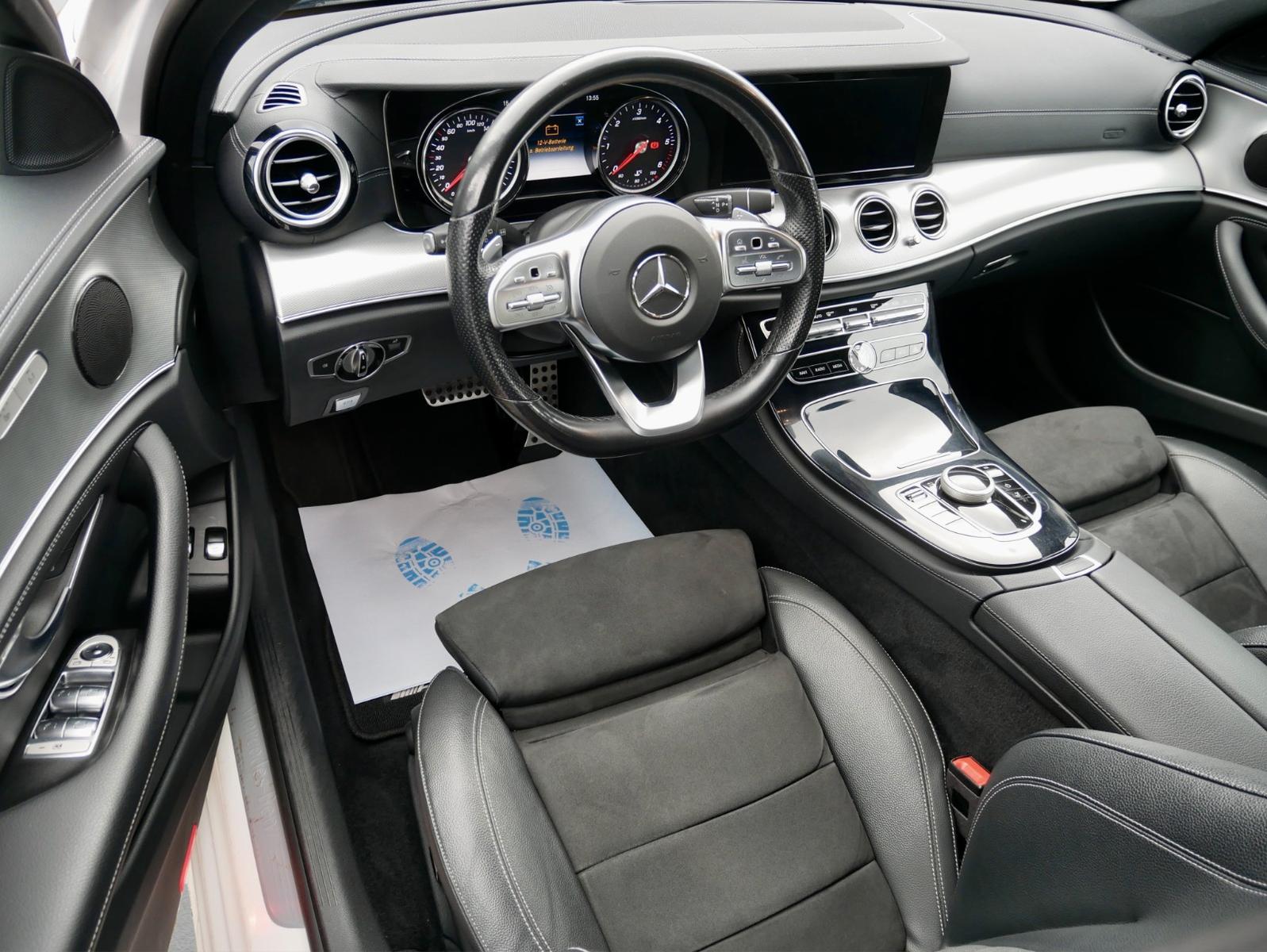 Mercedes-Benz E 220d  AMG Line 4Matic+AHK+LED+S-HEFT